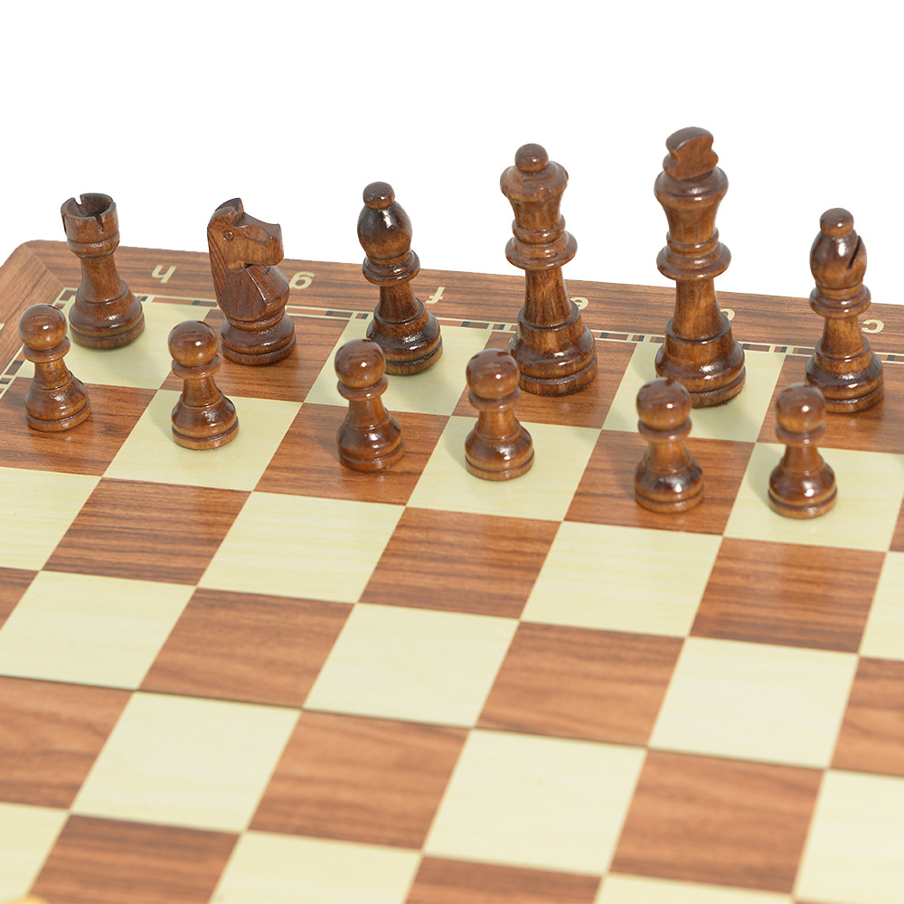 Magnetic Wooden Folding Chess  - Board Game Yearbook avis et prix