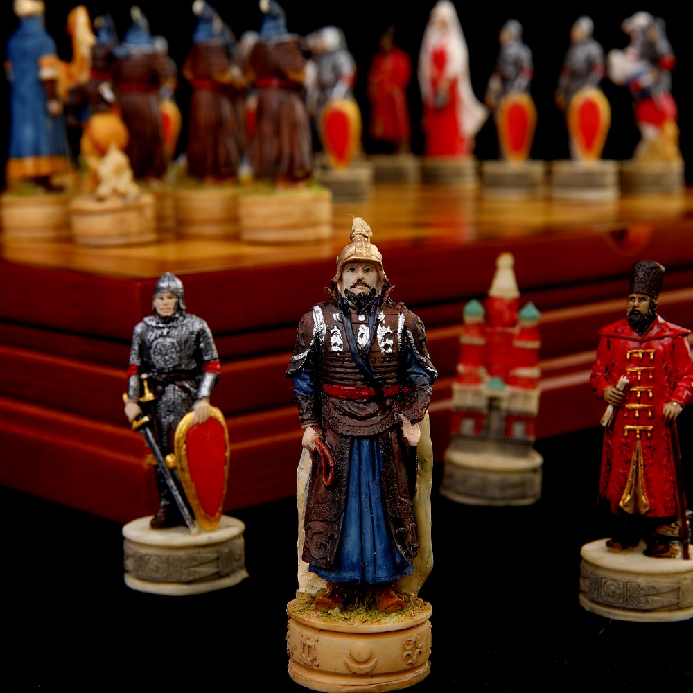 War-themed Chess Set Genghis K - Board Game Yearbook avis et prix